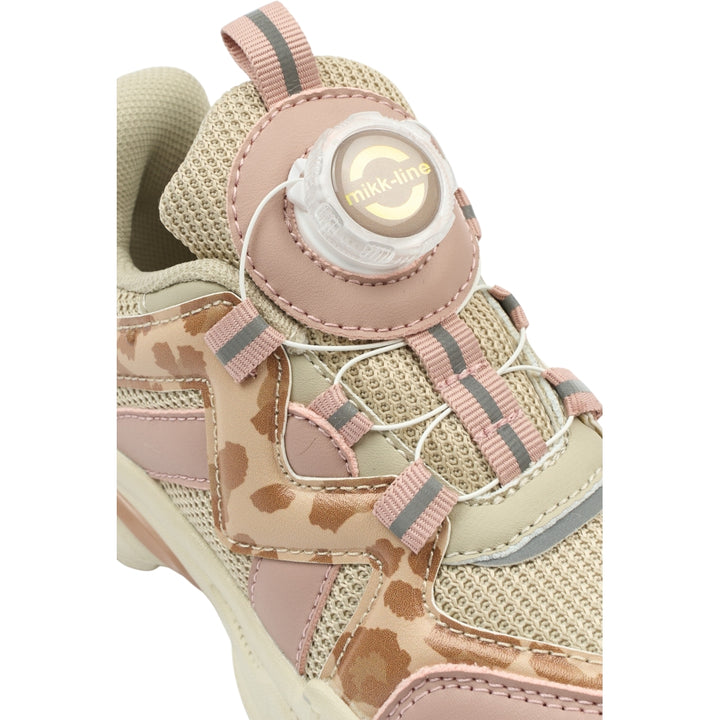 Sneakers w Spin, Cinder