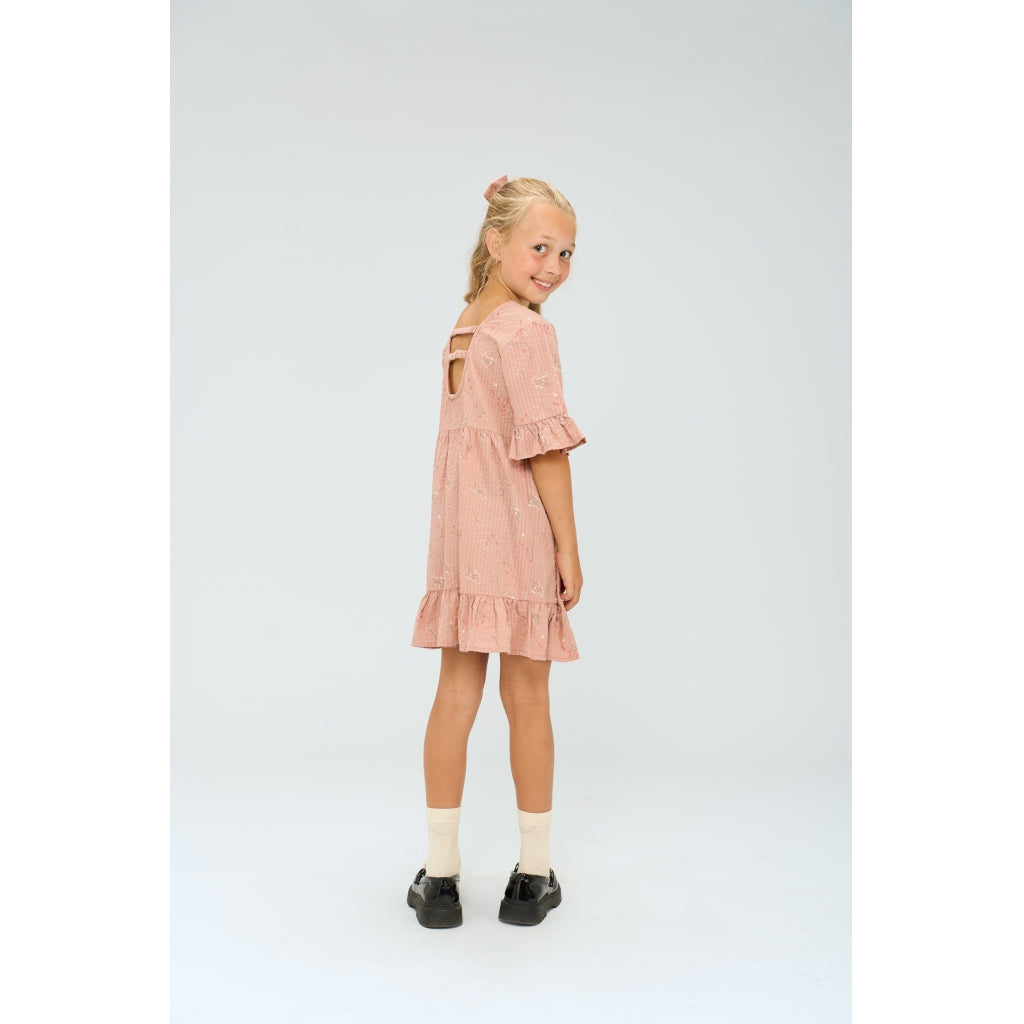 Olinam, Dress