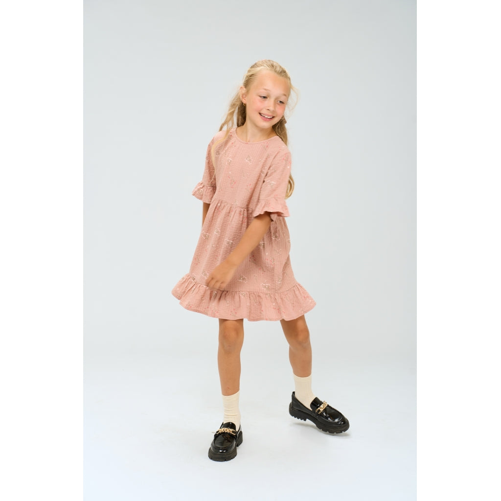 Olinam, Dress