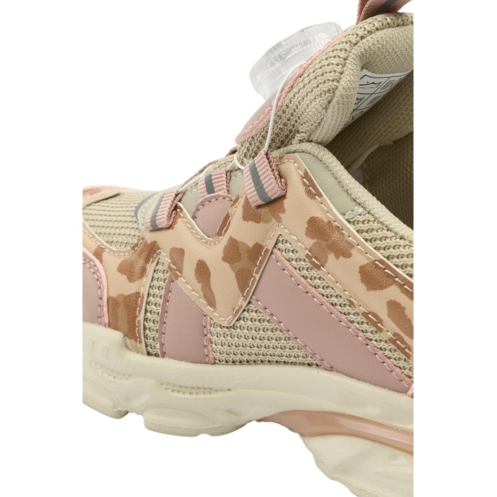 Sneakers w Spin, Cinder