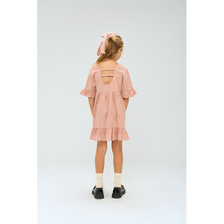 Olinam, Dress